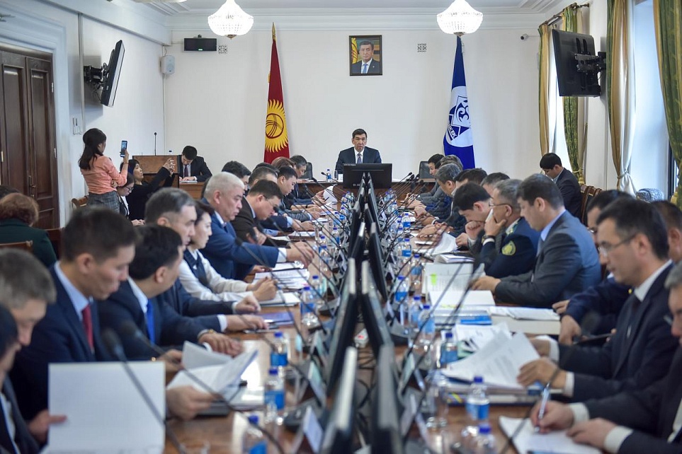Мэр Бишкека поручил разработать мобильно приложение