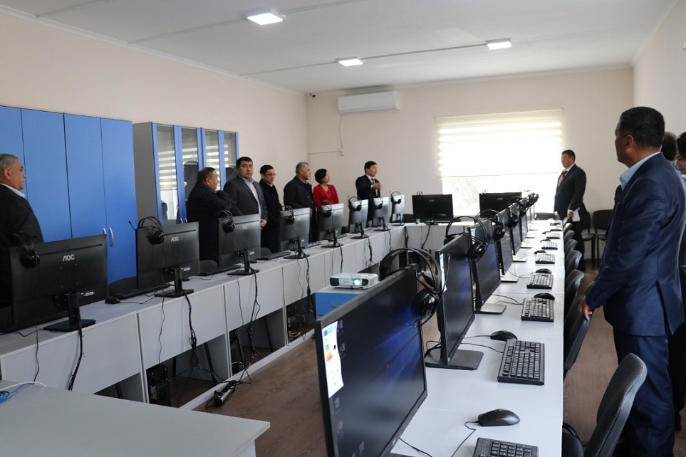 В Оше и Джалал-Абаде открылись учебные центры по проекту Всемирного банка