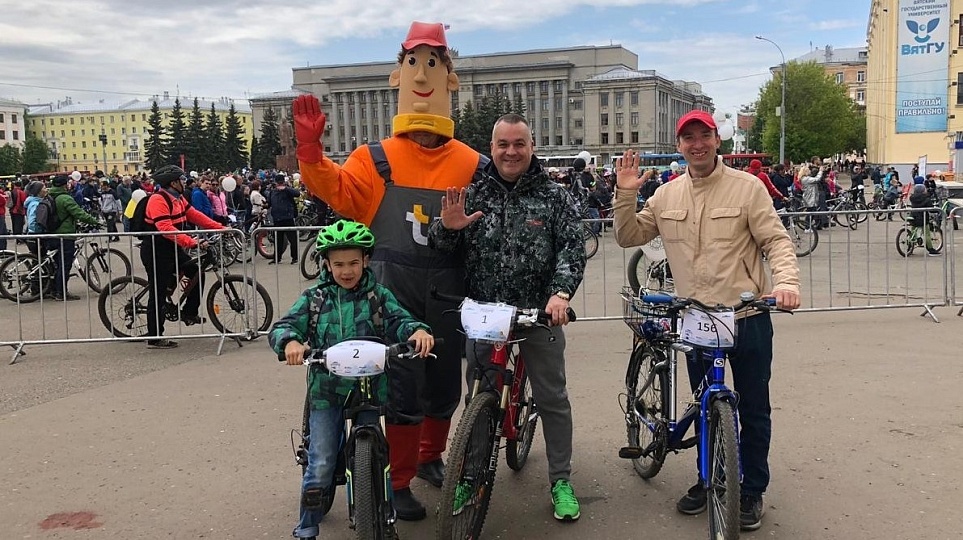 Глава администрации Кирова пересадит заместителей на велосипеды