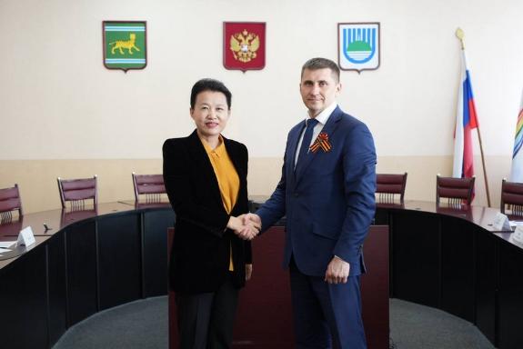 The Mayor of Birobidzhan Receives Delegations from China